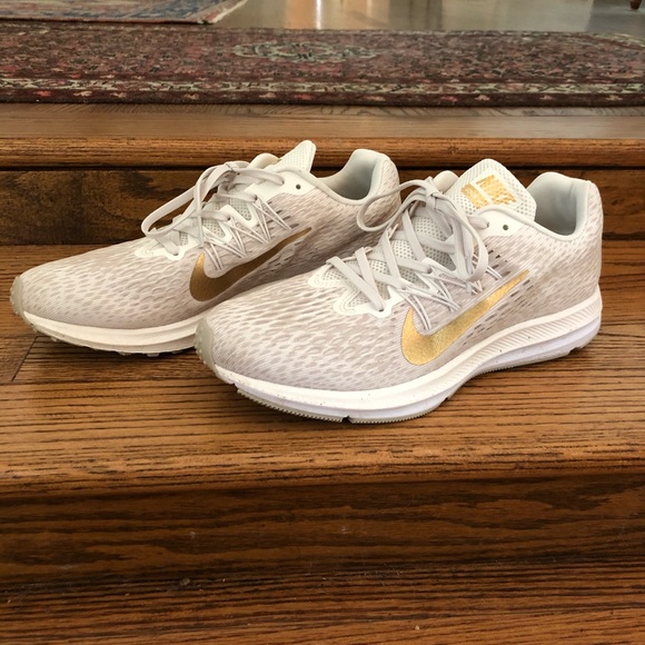 nike zoom winflo 5 women's phantom metallic gold